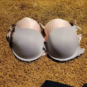 2 lightly used Victoria Secret bras